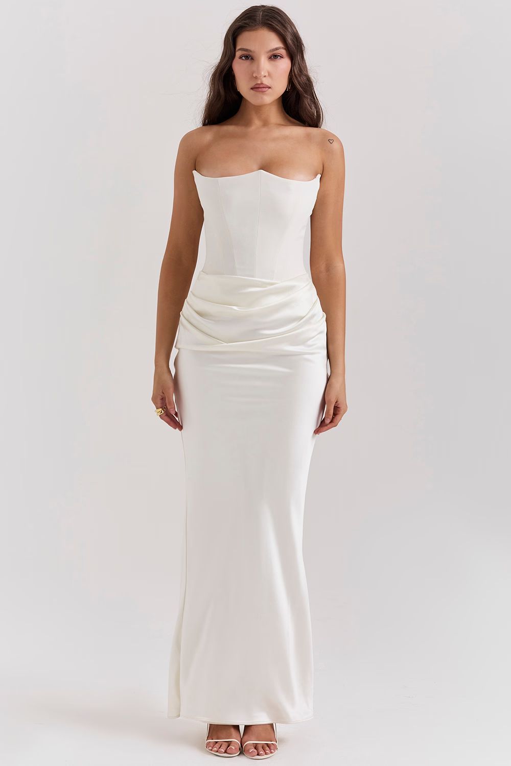 Robe longue de soirée bustier avec effet corset et plis raffinés