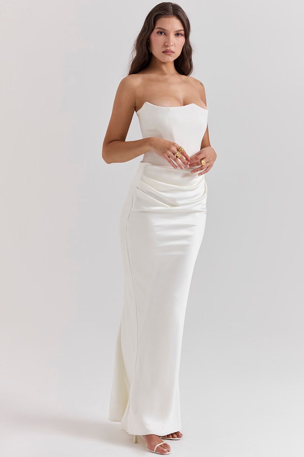 Robe longue de soirée bustier avec effet corset et plis raffinés