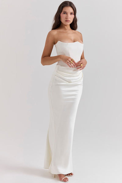 Robe longue de soirée bustier avec effet corset et plis raffinés