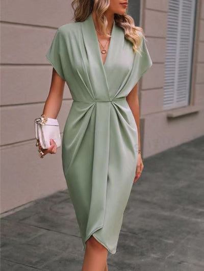 Louise – Robe à manches chauve-souris tendance avec décolleté en V et plis