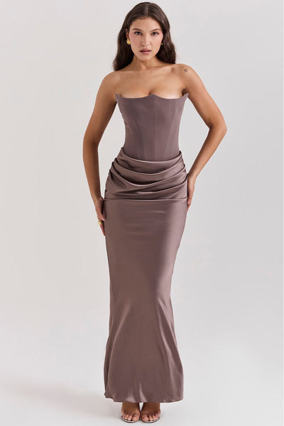 Robe longue de soirée bustier avec effet corset et plis raffinés