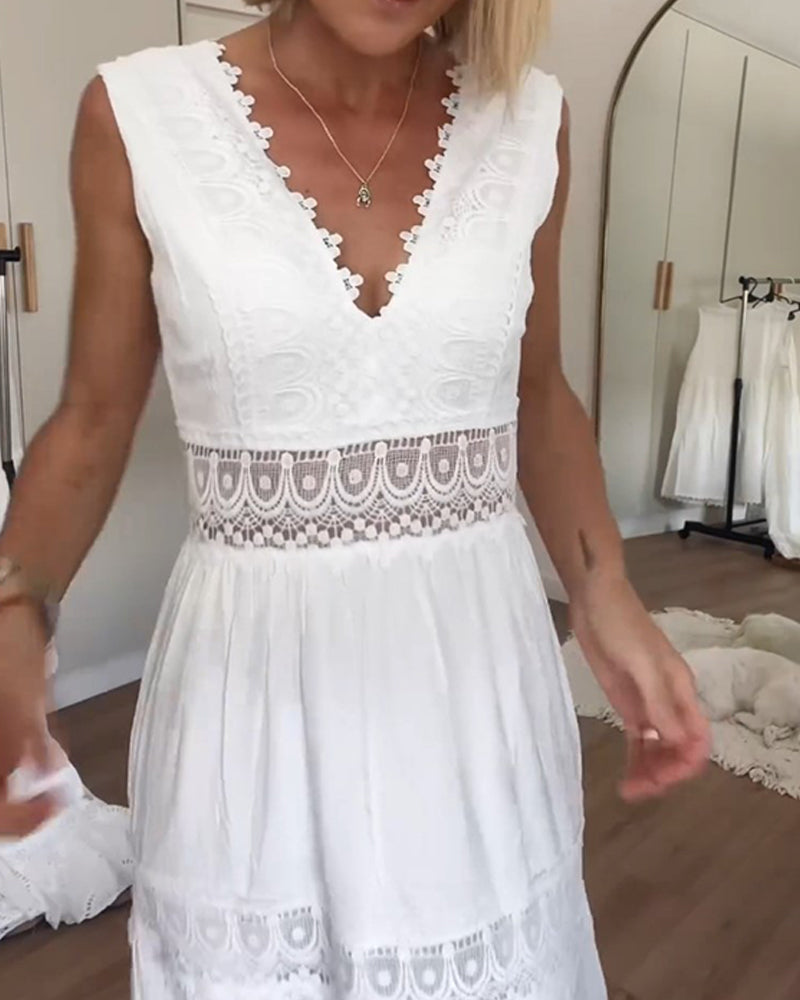 Kim | Robe en Dentelle à Col V ( Épuisée presque )