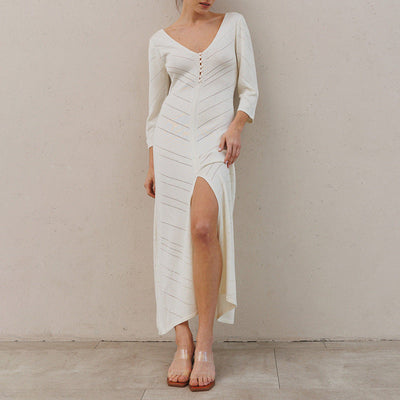 Robe femme – Longue tricotée – Coupe ajustée – Profond décolleté en V – Fente – Motif ajouré – Manches longues