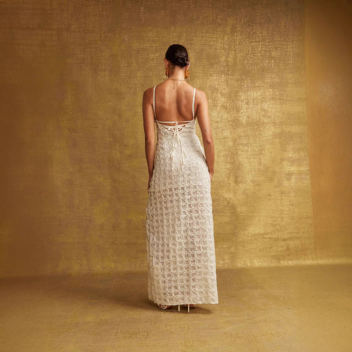 Robe pour femmes – Coupe ajustée – Décolleté en V profond – Bretelles spaghetti – Fente – Tissu élégant texturé