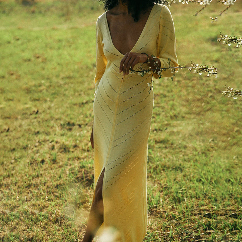 Robe femme – Longue tricotée – Coupe ajustée – Profond décolleté en V – Fente – Motif ajouré – Manches longues