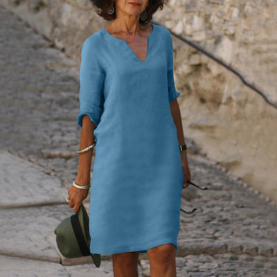 Robe élégante longueur genou au style intemporel avec manches trois quarts