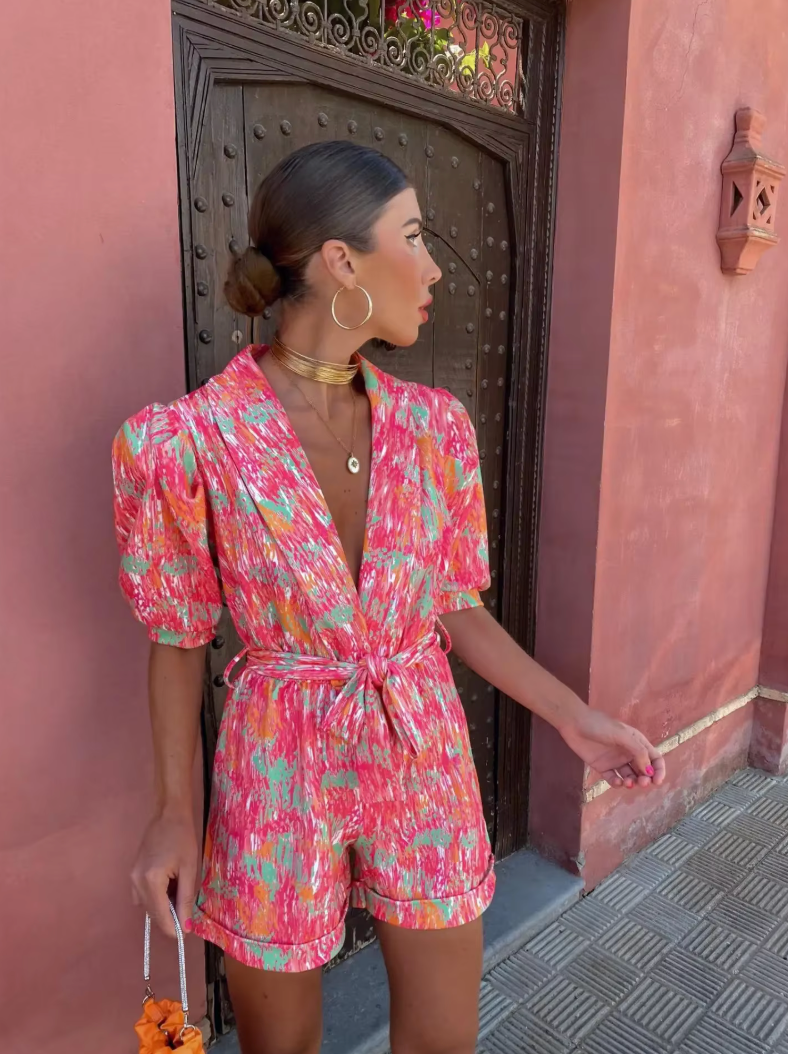 Combishort tendance avec encolure profonde et allure estivale