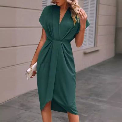Louise – Robe à manches chauve-souris tendance avec décolleté en V et plis