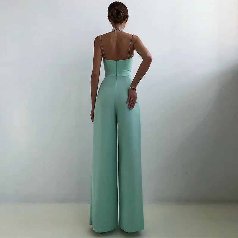 Combinaison soirée pour femme avec fines bretelles et taille haute chic