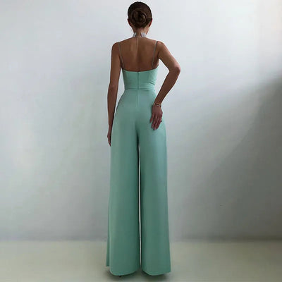 Combinaison soirée pour femme avec fines bretelles et taille haute chic