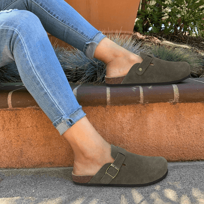 Sabots pour femme au style moderne et silhouette tendance