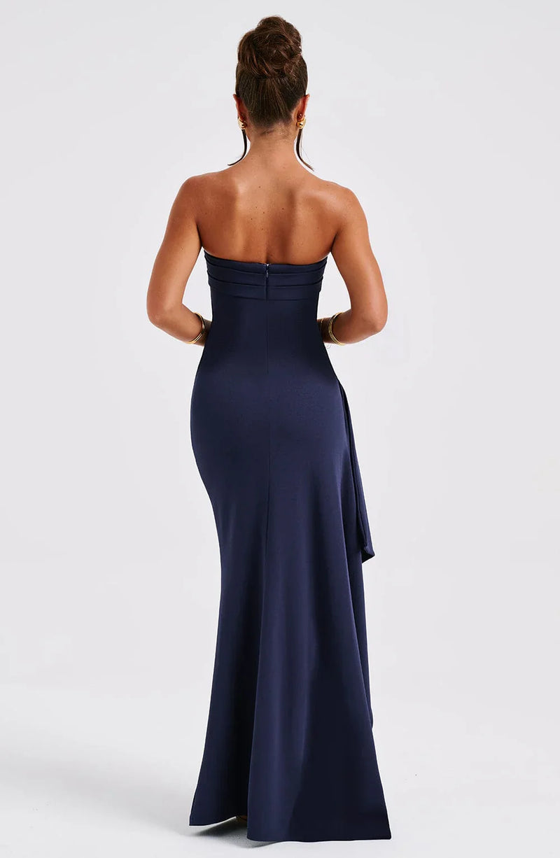 Robe longue de soirée sans bretelles avec fente haute élégante