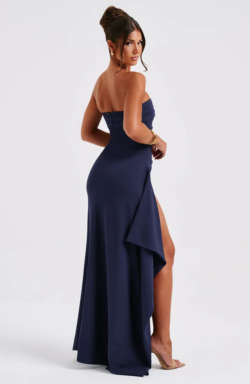 Robe longue de soirée sans bretelles avec fente haute élégante